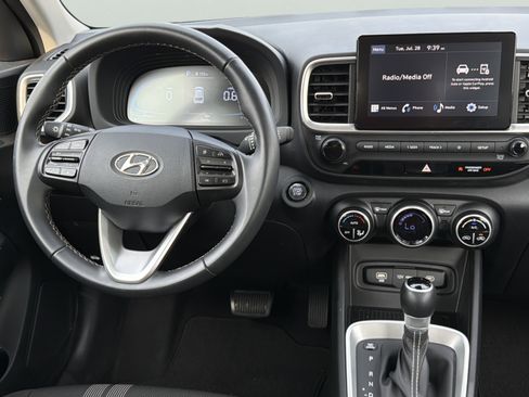 Used 2025 Hyundai Venue SEL FWD image 9