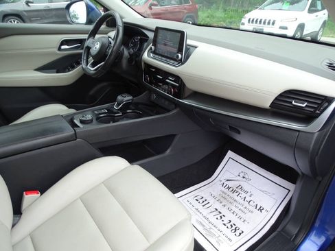 Used 2021 Nissan Rogue AWD SV w/ SV Premium Package image 45