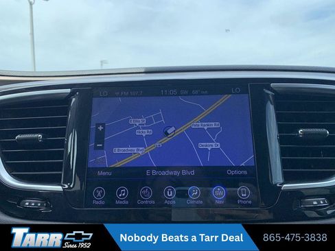 Used 2017 Chrysler Pacifica Touring-L Plus FWD image 19