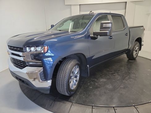 Used 2021 Chevrolet Silverado 1500 LT w/ Convenience Package II AWD/4WD image 3