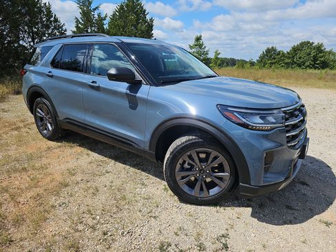 New 2026 Ford Explorer Active w/ Active Comfort Package AWD/4WD image 2