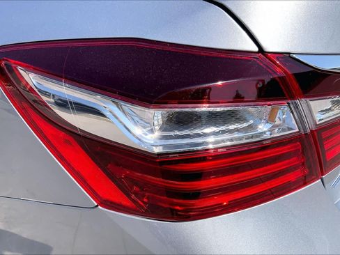 Used 2016 Honda Accord EX image 28