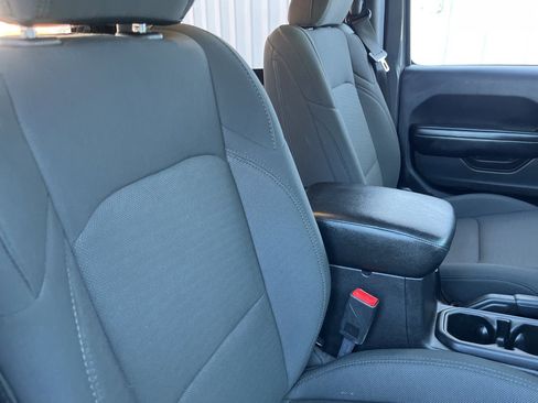 Used 2019 Jeep Wrangler Sport image 3