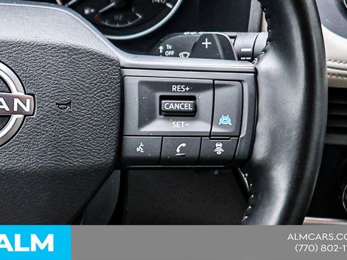 Used 2025 Nissan Rogue SV FWD image 28