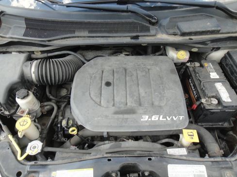 Used 2013 Chrysler Town & Country Touring-L w/ Entertainment Group #2 FWD image 22