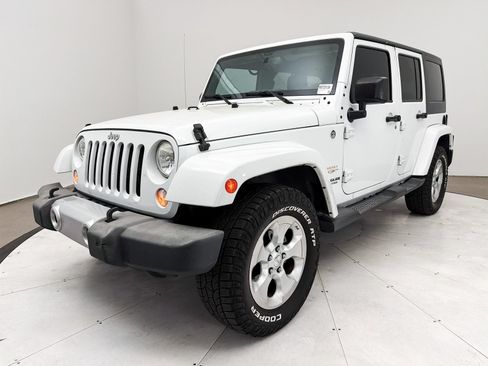 Used 2015 Jeep Wrangler Unlimited Sahara w/ Connectivity Group AWD/4WD image 3