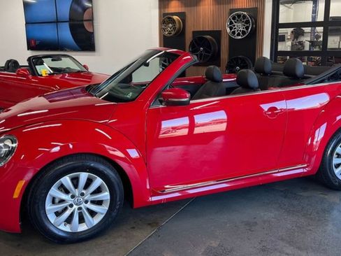 Used 2018 Volkswagen Beetle 2.0T Coast FWD image 1