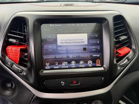Used 2018 Jeep Cherokee Trailhawk w/ Quick Order Package 27L AWD/4WD image 19