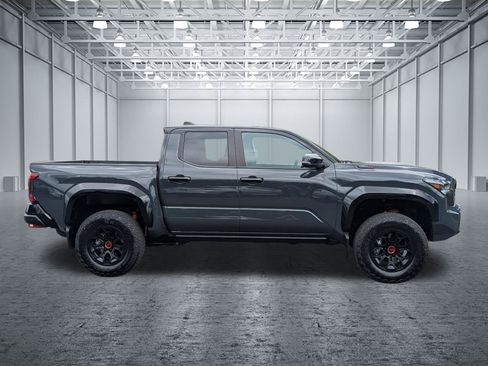 Used 2025 Toyota Tacoma TRD Pro AWD/4WD image 6