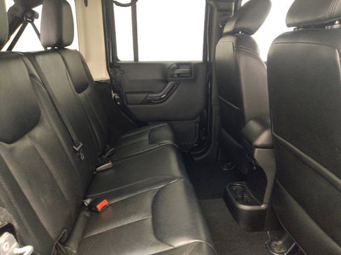 Used 2014 Jeep Wrangler Unlimited Sahara AWD/4WD image 19