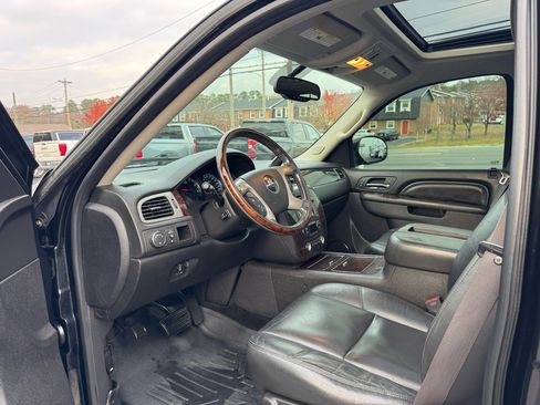 Used 2011 GMC Yukon XL Denali image 17