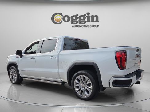 Used 2022 GMC Sierra 1500 Denali w/ Denali Reserve Package AWD/4WD image 3