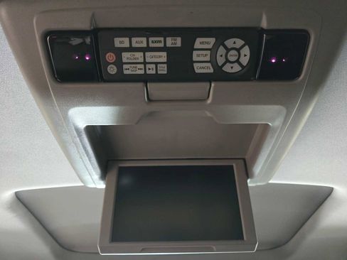 Used 2017 Honda Pilot Touring image 11