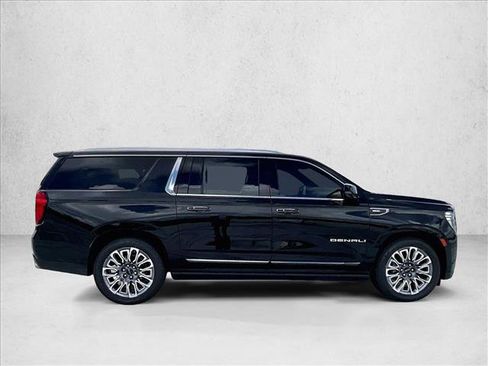 Used 2024 GMC Yukon XL Denali Ultimate AWD/4WD image 5