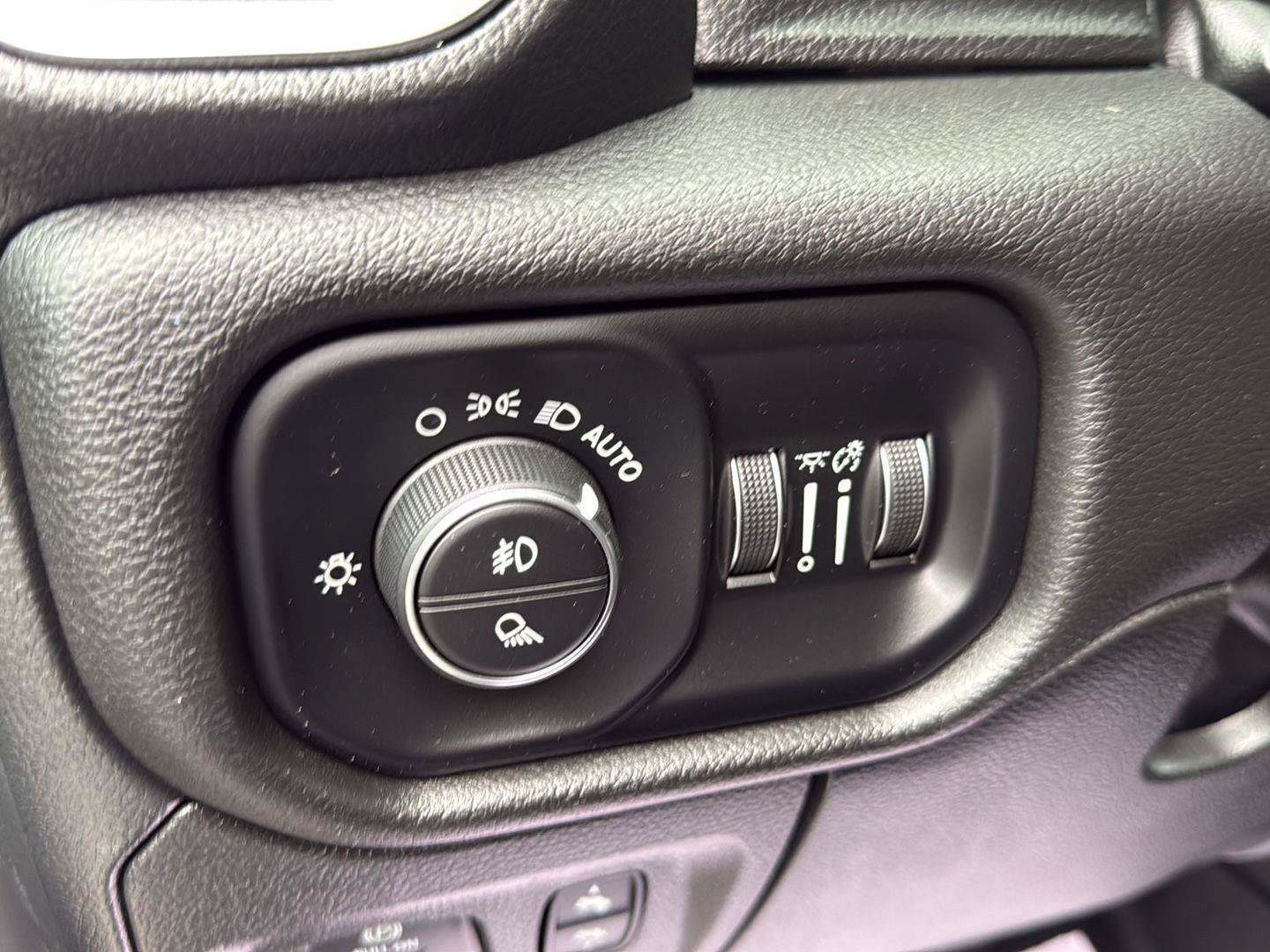 Used 2023 RAM 1500 Laramie AWD/4WD image 10