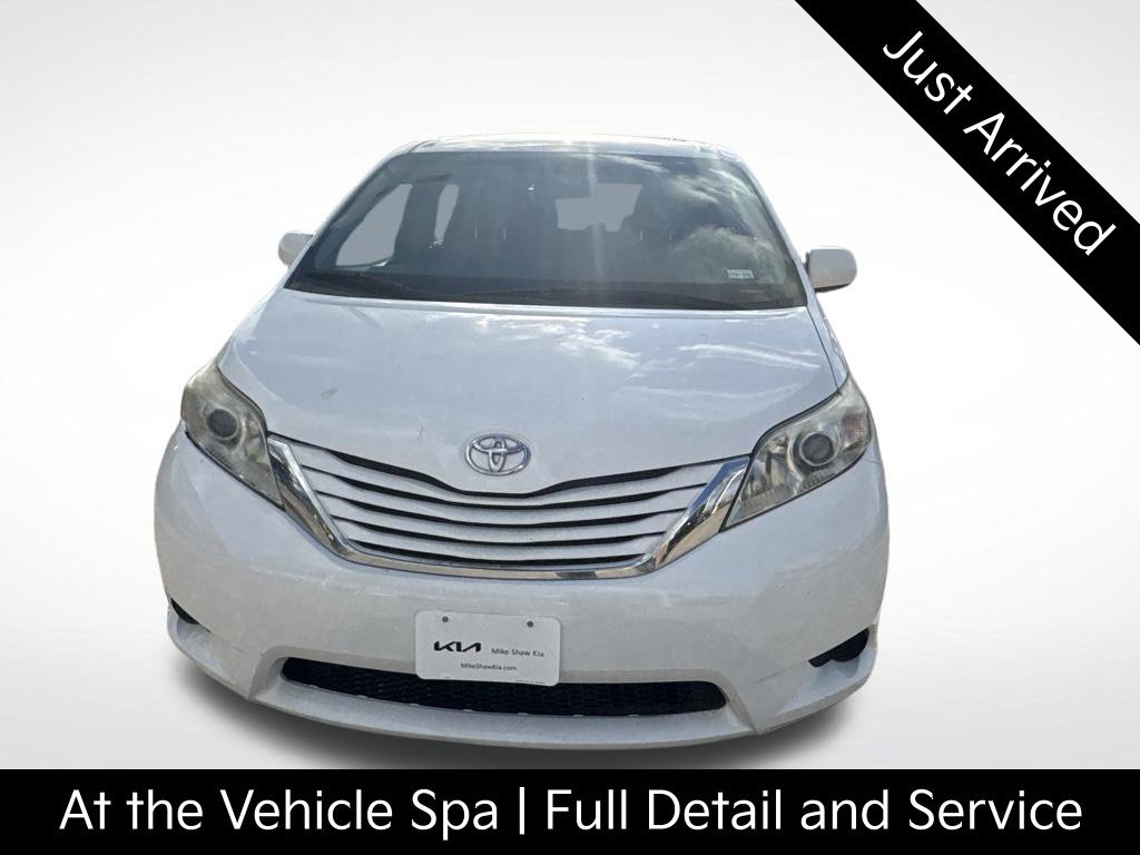 Used 2017 Toyota Sienna LE FWD image 3