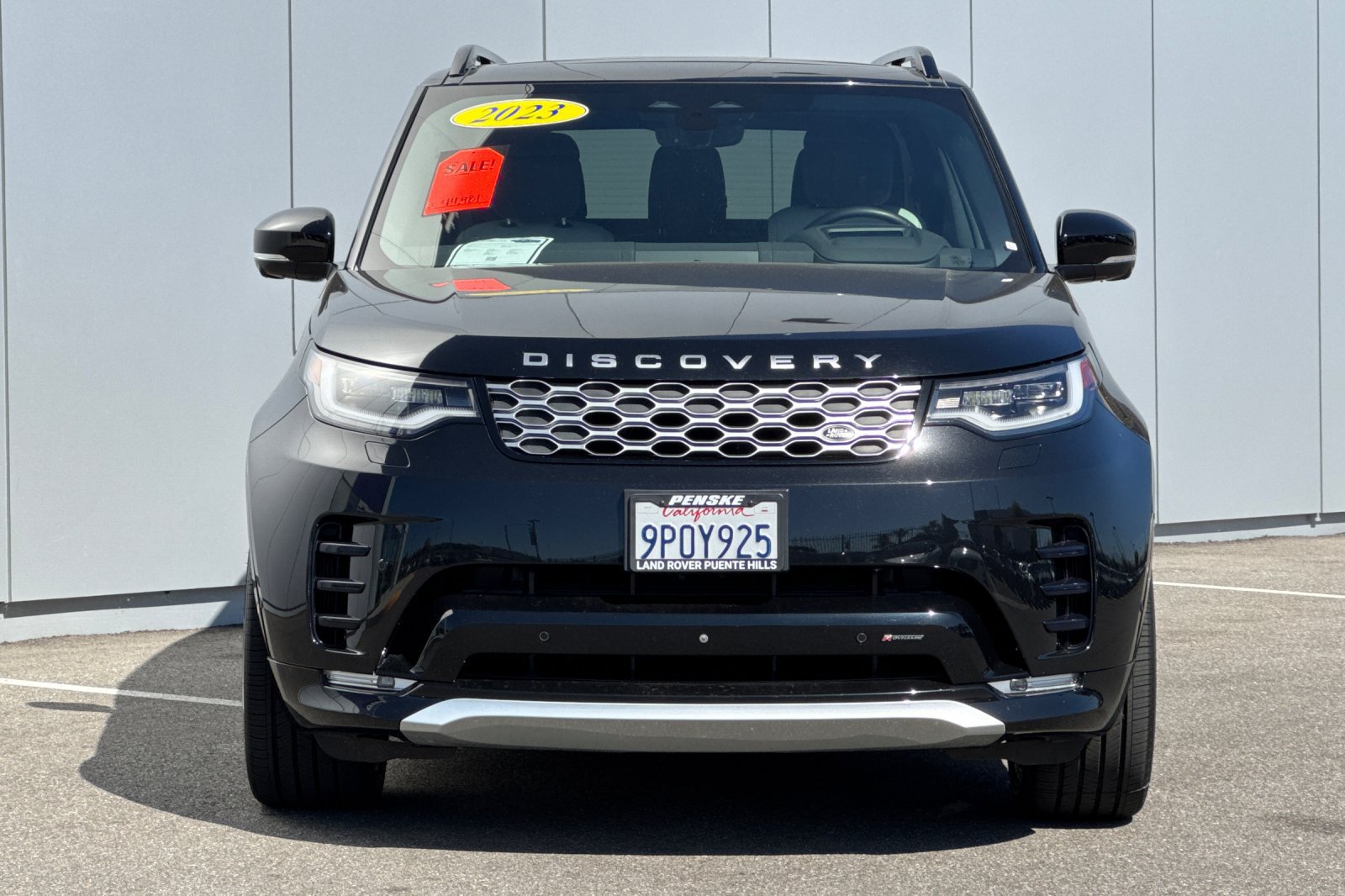 Used 2023 Land Rover Discovery Metropolitan Edition AWD/4WD image 8