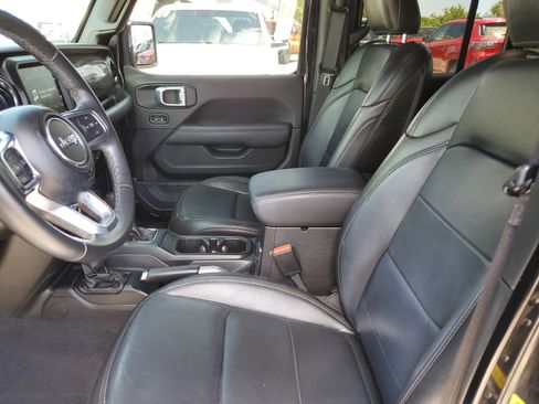 Used 2021 Jeep Wrangler Unlimited Sahara image 12