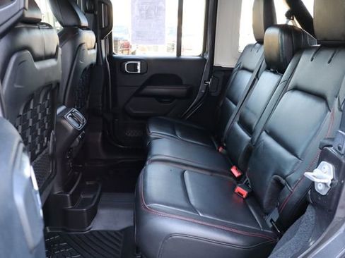 Used 2018 Jeep Wrangler Unlimited Rubicon AWD/4WD image 40