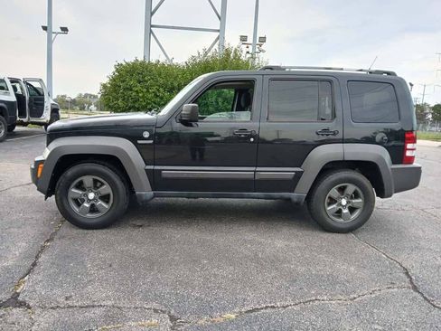Used 2011 Jeep Liberty Renegade AWD/4WD image 5