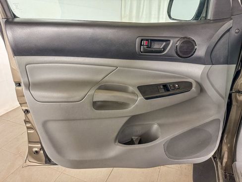 Used 2015 Toyota Tacoma 4x4 Access Cab image 10