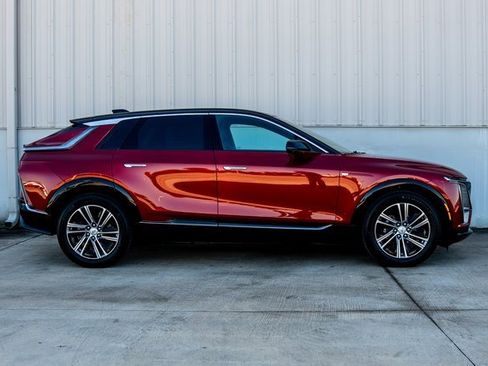 New 2026 Cadillac Lyriq Luxury image 8