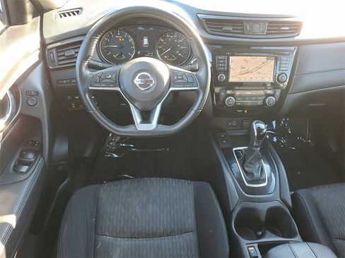 Used 2019 Nissan Rogue SV w/ Premium Package image 11