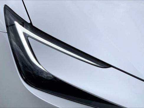 New 2026 Toyota Prius Plug-In Hybrid FWD image 13