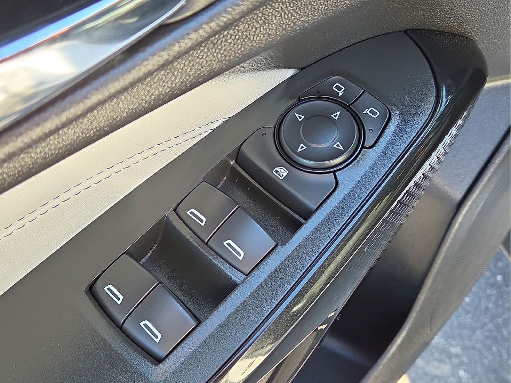 Used 2025 Chevrolet Trax LT FWD image 14