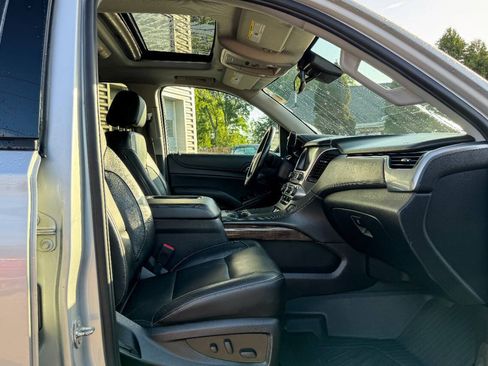 Used 2020 Chevrolet Suburban LT AWD/4WD image 10