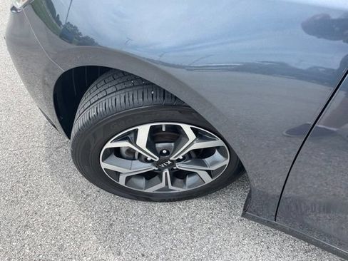 Used 2021 Kia Forte LXS FWD image 12