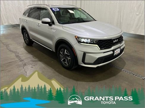 Used 2022 Kia Sorento S FWD image 1