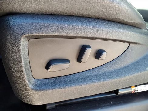 Used 2019 Chevrolet Suburban LT image 10