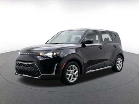 Used 2025 Kia Soul LX w/ LX Technology Package FWD image 3
