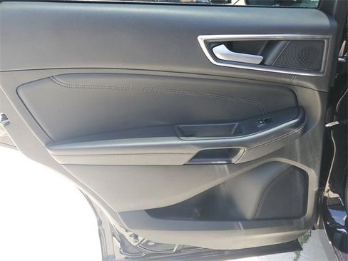 Used 2022 Ford Edge Titanium image 11