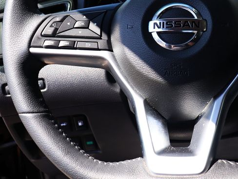 Used 2020 Nissan Rogue SV FWD image 55