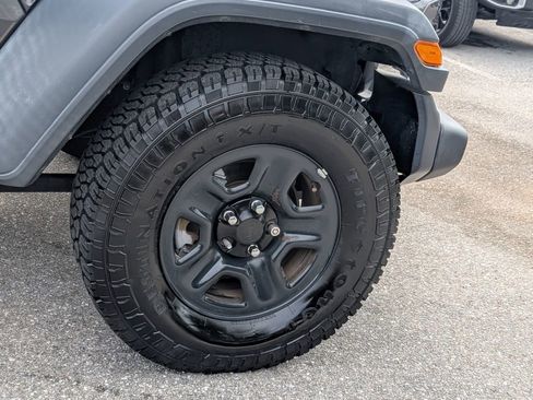 Used 2018 Jeep Wrangler Unlimited Sport image 9