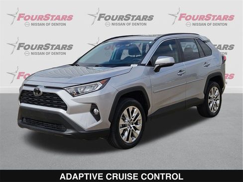 Used 2020 Toyota RAV4 XLE Premium image 9