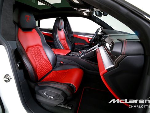 Used 2020 Lamborghini Urus AWD/4WD image 28