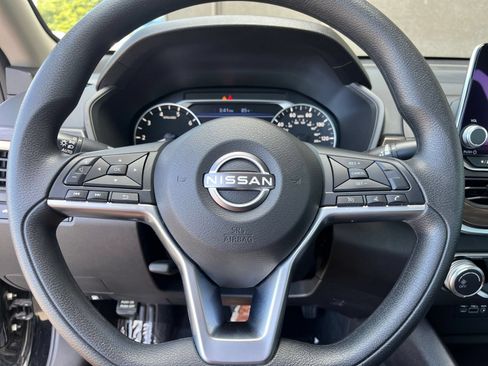 Used 2025 Nissan Altima 2.5 SV FWD image 24