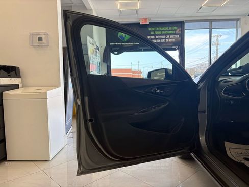 Used 2024 Chevrolet Malibu LT image 34