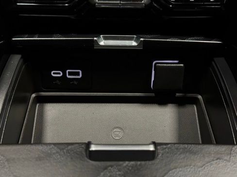 Used 2022 GMC Yukon XL Denali w/ Denali Premium Package image 34