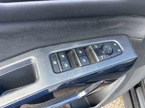 Used 2025 Nissan Pathfinder SV image 36