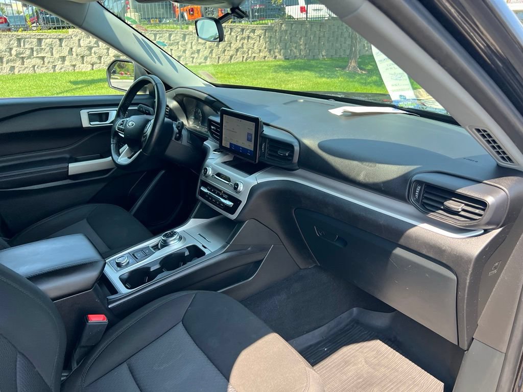 Used 2024 Ford Explorer XLT AWD/4WD image 29