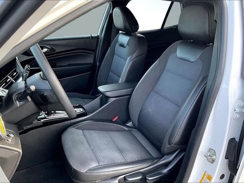 Used 2024 Chevrolet Trax LT image 20