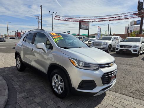 Used 2018 Chevrolet Trax LT w/ LT Convenience Package AWD/4WD image 1