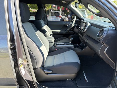 Used 2020 Toyota Tacoma TRD Sport image 25