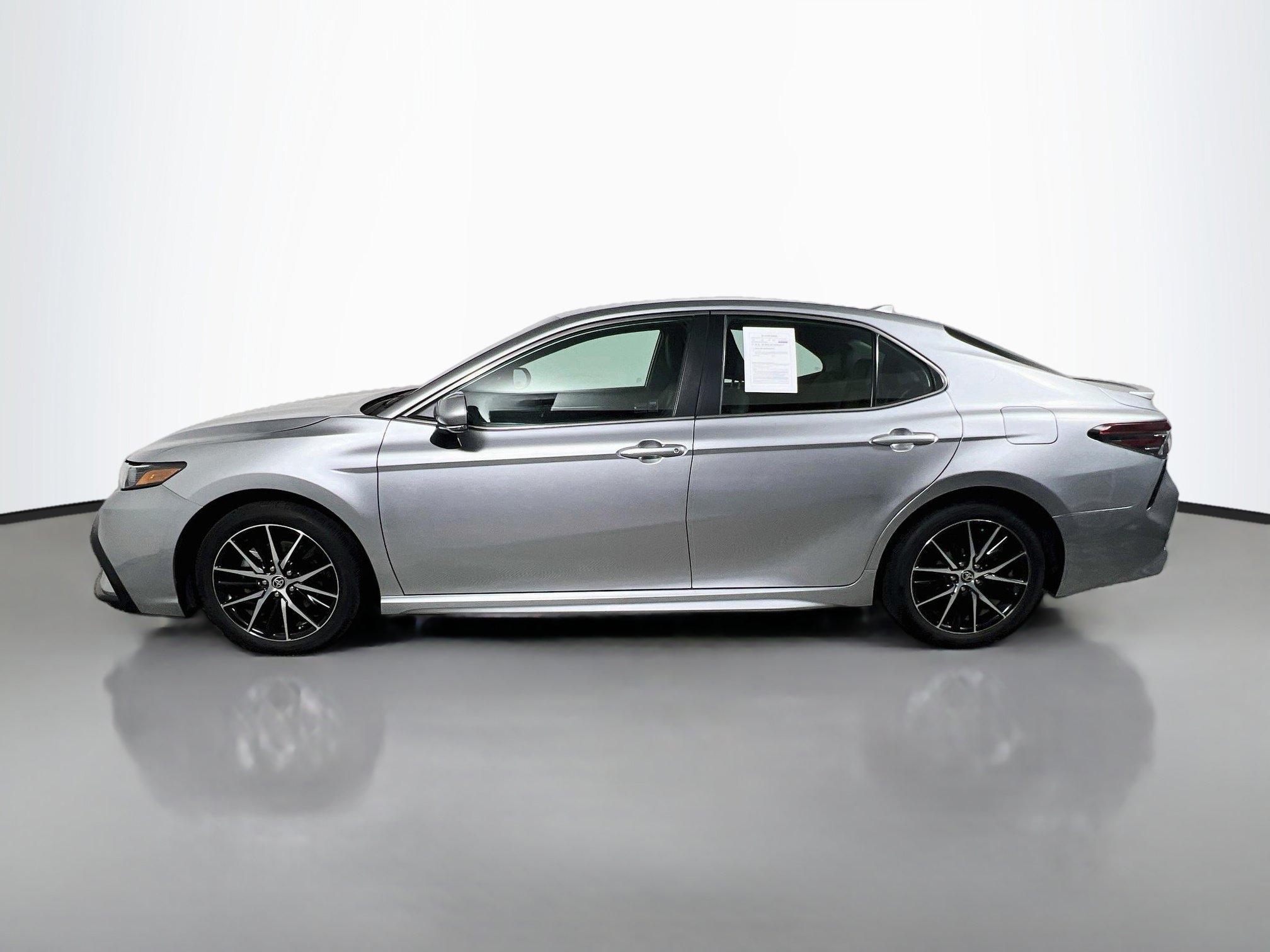 Used 2024 Toyota Camry SE w/ Convenience Package FWD image 9