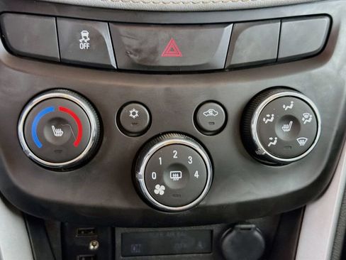 Used 2022 Chevrolet Trax LT w/ Premium Seat Package AWD/4WD image 16