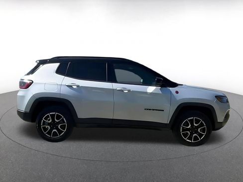 Used 2025 Jeep Compass Trailhawk AWD/4WD image 16